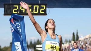 40&omicron;&sigmaf; &Alpha;&upsilon;&theta;&epsilon;&nu;&tau;&iota;&kappa;ό&sigmaf; &Mu;&alpha;&rho;&alpha;&theta;ώ&nu;&iota;&omicron;&sigmaf;: &Eta; &pi;&epsilon;&rho;&sigma;&iota;&nu;ή &nu;&iota;&kappa;ή&tau;&rho;&iota;&alpha; &mu;&alpha;&sigmaf; &theta;&upsilon;&mu;ί&zeta;&epsilon;&iota; &tau;&iota; &sigma;&eta;&mu;&alpha;ί&nu;&epsilon;&iota; &delta;ύ&nu;&alpha;&mu;&eta; &psi;&upsilon;&chi;ή&sigmaf;