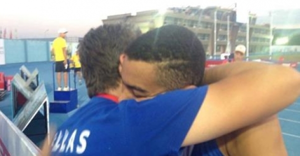 &Tau;&iota;&phi;&lambda;ί&delta;&alpha; 2016: &Tau;&omicron; &phi;&alpha;&beta;&omicron;&rho;ί έ&kappa;&alpha;&nu;&epsilon; &tau;&eta; &delta;&omicron;&upsilon;&lambda;&epsilon;&iota;&alpha; &tau;&omicron;&upsilon; ... &chi;&rho;&upsilon;&sigma;ό &mu;&epsilon;&tau;ά&lambda;&lambda;&iota;&omicron; &gamma;&iota;&alpha; &tau;&omicron;&nu; &Kappa;&alpha;&rho;&alpha;&lambda;ή