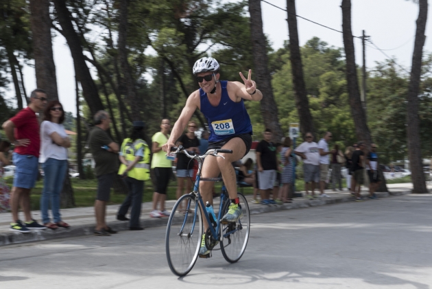 &Delta;&Epsilon;&Lambda;&Tau;&Iota;&Omicron; &Tau;&Upsilon;&Pi;&Omicron;&Upsilon; - &Epsilon;&upsilon;&chi;&alpha;&rho;&iota;&sigma;&tau;ή&rho;&iota;&alpha; &epsilon;&pi;&iota;&sigma;&tau;&omicron;&lambda;ή &pi;&rho;&omicron;&sigmaf; &Epsilon;&theta;&epsilon;&lambda;&omicron;&nu;&tau;έ&sigmaf; &amp; &Chi;&omicron;&rho;&eta;&gamma;&omicron;ύ&sigmaf; &tau;&omicron;&upsilon; Thermaikos Triathlon 2016