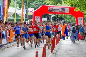 &Delta;&Epsilon;&Lambda;&Tau;&Iota;&Omicron; &Tau;&Upsilon;&Pi;&Omicron;&Upsilon; - Mί&alpha; &upsilon;&pi;έ&rho;&omicron;&chi;&eta; &gamma;&iota;&omicron;&rho;&tau;ή ή&tau;&alpha;&nu; &tau;&alpha; &Beta;ί&kappa;&omicron;&sigmaf; Street Relays &sigma;&tau;&alpha; &Gamma;&iota;ά&nu;&nu;&epsilon;&nu;&alpha;