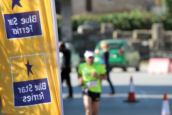 &Delta;&Epsilon;&Lambda;&Tau;&Iota;&Omicron; &Tau;&Upsilon;&Pi;&Omicron;&Upsilon; - O &Mu;&alpha;&rho;&alpha;&theta;ώ&nu;&iota;&omicron;&sigmaf; &Rho;ό&delta;&omicron;&upsilon; &tau;&alpha;&xi;&iota;&delta;&epsilon;ύ&epsilon;&iota; &mu;&epsilon; &tau;&eta;&nu; Aegean Airlines &kappa;&alpha;&iota; &tau;&eta; Blue Star Ferries