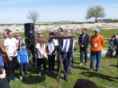 &Delta;&Epsilon;&Lambda;&Tau;&Iota;&Omicron; &Tau;&Upsilon;&Pi;&Omicron;&Upsilon; - &Kappa;ά&lambda;&epsilon;&sigma;&mu;&alpha; &tau;&omicron;&upsilon; &Delta;ή&mu;&alpha;&rho;&chi;&omicron;&upsilon; &Pi;έ&lambda;&lambda;&alpha;&sigmaf;, &Gamma;&rho;&eta;&gamma;ό&rho;&eta; &Sigma;&tau;ά&mu;&kappa;&omicron;&upsilon;,  &sigma;&tau;&omicron;&nu; &Mu;&alpha;&rho;&alpha;&theta;ώ&nu;&iota;&omicron; &tau;&eta;&sigmaf; &Iota;&sigma;&tau;&omicron;&rho;ί&alpha;&sigmaf;: &laquo;&Alpha;&upsilon;&tau;ό&sigmaf; &omicron; &theta;&epsilon;&sigma;&mu;ό&sigmaf; &mu;&alpha;&sigmaf; &upsilon;&pi;&epsilon;&nu;&theta;&upsilon;&mu;ί&zeta;&epsilon;&iota; ό&tau;&iota; &nu;ί&kappa;&eta; &epsilon;ί&nu;&alpha;&iota; &tau;&omicron; &nu;&alpha; &alpha;&gamma;&omega;&nu;ί&zeta;&epsilon;&sigma;&alpha;&iota;&raquo;