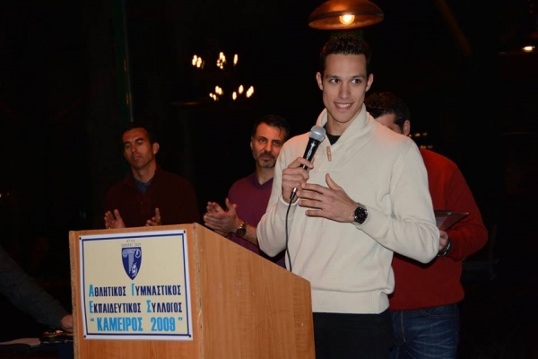 &Sigma;&tau;&eta;&nu; &Rho;ό&delta;&omicron; &beta;&rho;έ&theta;&eta;&kappa;&epsilon; &omicron; &Phi;&iota;&lambda;&iota;&pi;&pi;ί&delta;&eta;&sigmaf;, ό&pi;&omicron;&upsilon; &tau;&iota;&mu;ή&theta;&eta;&kappa;&epsilon; &alpha;&pi;ό &tau;&omicron;&nu; &Alpha;&Gamma;&Epsilon;&Sigma; &Kappa;ά&mu;&epsilon;&iota;&rho;&omicron;&sigmaf; 2009