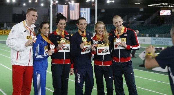 &Kappa;&alpha;&tau;&epsilon;&rho;ί&nu;&alpha; &Sigma;&tau;&epsilon;&phi;&alpha;&nu;ί&delta;&eta;: "&Pi;έ&rho;&alpha;&sigma;&alpha; &pi;&omicron;&lambda;ύ &kappa;&alpha;&lambda;ά &sigma;&tau;&omicron;&nu; &alpha;&gamma;ώ&nu;&alpha;"