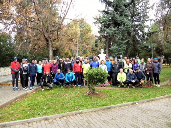 &Delta;&Epsilon;&Lambda;&Tau;&Iota;&Omicron; &Tau;&Upsilon;&Pi;&Omicron;&Upsilon; - &Sigma;&upsilon;&mu;&beta;&omicron;&lambda;&iota;&kappa;ό &omicron;&mu;&alpha;&delta;&iota;&kappa;ό &tau;&rho;έ&xi;&iota;&mu;&omicron; &sigma;&tau;&eta; &mu;&nu;ή&mu;&eta; &tau;&omicron;&upsilon; &Delta;&eta;&mu;ή&tau;&rho;&eta; &Kappa;&alpha;&nu;έ&lambda;&lambda;&eta;