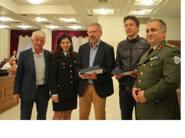 &Eta; &Delta;&upsilon;&tau;&iota;&kappa;ή &Mu;&alpha;&kappa;&epsilon;&delta;&omicron;&nu;ί&alpha; &beta;&rho;ά&beta;&epsilon;&upsilon;&sigma;&epsilon; &tau;&omicron;&upsilon;&sigmaf; &kappa;&omicron;&rho;&upsilon;&phi;&alpha;ί&omicron;&upsilon;&sigmaf;