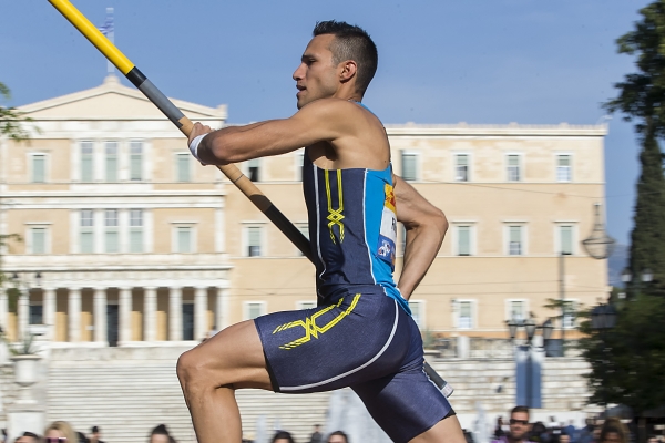 &Omicron; &Phi;&iota;&lambda;&iota;&pi;&pi;ί&delta;&eta;&sigmaf; &omicron;&lambda;&omicron;&kappa;&lambda;ή&rho;&omega;&sigma;&epsilon; &tau;&eta; &chi;&rho;&omicron;&nu;&iota;ά &mu;&epsilon; ά&lambda;&mu;&alpha; &sigma;&tau;&alpha; 5,60 &mu;.