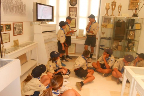 &Tau;&omicron; 1&omicron; &Sigma;ύ&sigma;&tau;&eta;&mu;&alpha; &Pi;&rho;&omicron;&sigma;&kappa;ό&pi;&omega;&nu; &Sigma;&alpha;&rho;&omega;&nu;&iota;&kappa;&omicron;ύ &epsilon;&pi;&iota;&sigma;&kappa;έ&phi;&tau;&eta;&kappa;&epsilon; &tau;&omicron; &Mu;&omicron;&upsilon;&sigma;&epsilon;ί&omicron; &Mu;&alpha;&rho;&alpha;&theta;&omega;&nu;ί&omicron;&upsilon; &Delta;&rho;ό&mu;&omicron;&upsilon;