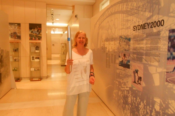 &Eta; &Pi;&rho;ό&xi;&epsilon;&nu;&omicron;&sigmaf; &tau;&eta;&sigmaf; &Kappa;έ&nu;&upsilon;&alpha;&sigmaf; &sigma;&tau;&eta;&nu; &Alpha;&theta;ή&nu;&alpha; &kappa;&alpha; &Beta;ί&kappa;&upsilon; &Pi;&alpha;&nu;&tau;&alpha;&zeta;&omicron;&pi;&omicron;ύ&lambda;&omicron;&upsilon; &epsilon;&pi;&iota;&sigma;&kappa;έ&phi;&tau;&eta;&kappa;&epsilon; &tau;&omicron; &Mu;&omicron;&upsilon;&sigma;&epsilon;ί&omicron; &Mu;&alpha;&rho;&alpha;&theta;&omega;&nu;ί&omicron;&upsilon; &Delta;&rho;ό&mu;&omicron;&upsilon;