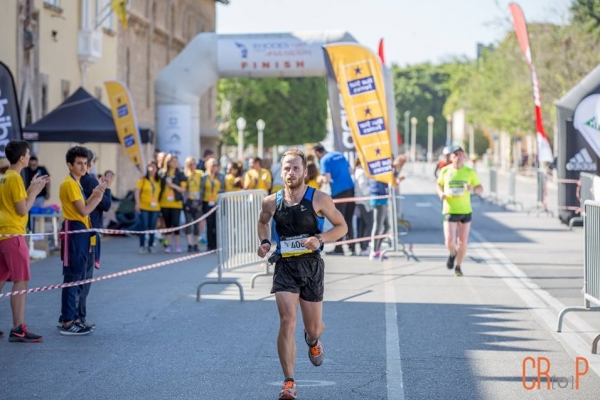 &Delta;&Epsilon;&Lambda;&Tau;&Iota;&Omicron; &Tau;&Upsilon;&Pi;&Omicron;&Upsilon; - &Mu;&epsilon; &Gamma;&iota;ώ&rho;&gamma;&omicron; &Delta;&omicron;ύ&beta;&alpha; &omicron; &Sigma;&Delta;&Upsilon;&Mu; &sigma;&tau;&omicron; 3&deg; &Mu;&alpha;&rho;&alpha;&theta;ώ&nu;&iota;&omicron; &tau;&eta;&sigmaf; &Rho;ό&delta;&omicron;&upsilon;