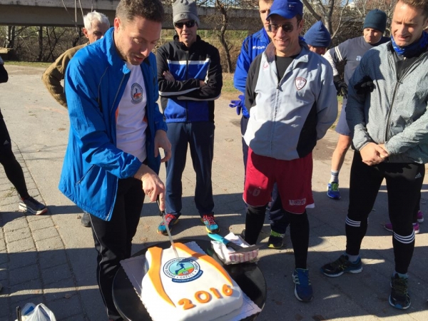 &Delta;&Epsilon;&Lambda;&Tau;&Iota;&Omicron; &Tau;&Upsilon;&Pi;&Omicron;&Upsilon; - &Eta; &Pi;&rho;&omega;&tau;&omicron;&chi;&rho;&omicron;&nu;&iota;ά&tau;&iota;&kappa;&eta; &omicron;&mu;&alpha;&delta;&iota;&kappa;ή &pi;&rho;&omicron;&pi;ό&nu;&eta;&sigma;&eta; &tau;&omicron;&upsilon; &sigma;&upsilon;&lambda;&lambda;ό&gamma;&omicron;&upsilon; &Mu;&alpha;&rho;&alpha;&theta;&omega;&nu;&omicron;&delta;&rho;ό&mu;&omega;&nu; &Lambda;ά&rho;&iota;&sigma;&alpha;&sigmaf;