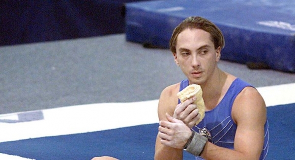 &Delta;&Epsilon;&Lambda;&Tau;&Iota;&Omicron; &Tau;&Upsilon;&Pi;&Omicron;&Upsilon; - &Tau;&rho;έ&xi;&epsilon; &Chi;&omega;&rho;ί&sigmaf; &Tau;&epsilon;&rho;&mu;&alpha;&tau;&iota;&sigma;&mu;ό &mu;&epsilon; &laquo;&pi;&rho;&epsilon;&sigma;&beta;&epsilon;&upsilon;&tau;ή&raquo; &tau;&omicron;&nu; &Iota;&omega;ά&nu;&nu;&eta; &Mu;&epsilon;&lambda;&iota;&sigma;&sigma;&alpha;&nu;ί&delta;&eta;