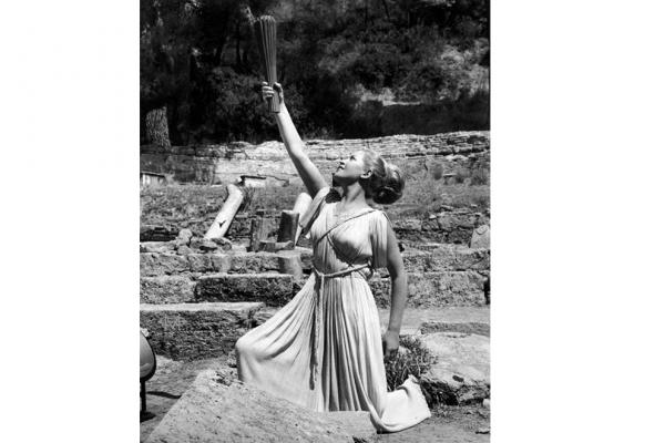 &Epsilon;&phi;&upsilon;&gamma;&epsilon; &alpha;&pi;ό &tau;&eta; &zeta;&omega;ή &mu;ί&alpha; &alpha;&pi;ό &tau;&iota;&sigmaf; &epsilon;&mu;&beta;&lambda;&eta;&mu;&alpha;&tau;&iota;&kappa;ό&tau;&epsilon;&rho;&epsilon;&sigmaf; &Pi;&rho;&omega;&theta;&iota;έ&rho;&epsilon;&iota;&epsilon;&sigmaf; &tau;&eta;&sigmaf; &Omicron;&lambda;&upsilon;&mu;&pi;&iota;&alpha;&kappa;ή&sigmaf; &Phi;&lambda;ό&gamma;&alpha;&sigmaf;, &eta; &Mu;&alpha;&rho;ί&alpha; &Mu;&omicron;&sigma;&chi;&omicron;&lambda;&iota;&omicron;ύ