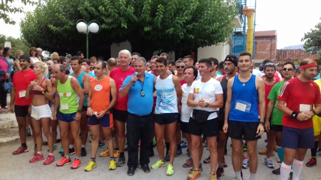 &Delta;&Epsilon;&Lambda;&Tau;&Iota;&Omicron; &Tau;&Upsilon;&Pi;&Omicron;&Upsilon; - &Mu;&epsilon; &alpha;&pi;ό&lambda;&upsilon;&tau;&eta; &epsilon;&pi;&iota;&tau;&upsilon;&chi;ί&alpha; &delta;&iota;&epsilon;&xi;ή&chi;&theta;&eta; &omicron; 10&omicron;&sigmaf; &alpha;&gamma;ώ&nu;&alpha;&sigmaf; &delta;&rho;ό&mu;&omicron;&upsilon; 13.700 &mu;. &delta;&iota;ά&sigma;&chi;&iota;&sigma;&eta; &tau;&omicron;&upsilon; &Kappa;&Alpha;&Lambda;&Lambda;&Iota;&Delta;&Rho;&Omicron;&Mu;&Omicron;&Upsilon; &sigma;&tau;&eta;&nu; &Mu;&Epsilon;&Nu;&Delta;&Epsilon;&Nu;&Iota;&Tau;&Sigma;&Alpha; &Phi;&Theta;&Iota;&Omega;&Tau;&Iota;&Delta;&Alpha;&Sigma;