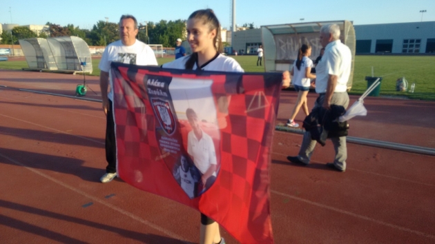 &Tau;ί&mu;&eta;&sigma;&alpha;&nu; &tau;&eta;&nu; &Alpha;&lambda;έ&kappa;&alpha; &Sigma;&iota;&omicron;ύ&lambda;&eta; ό&pi;&omega;&sigmaf; &tau;&eta;&sigmaf; ά&xi;&iota;&zeta;&epsilon;