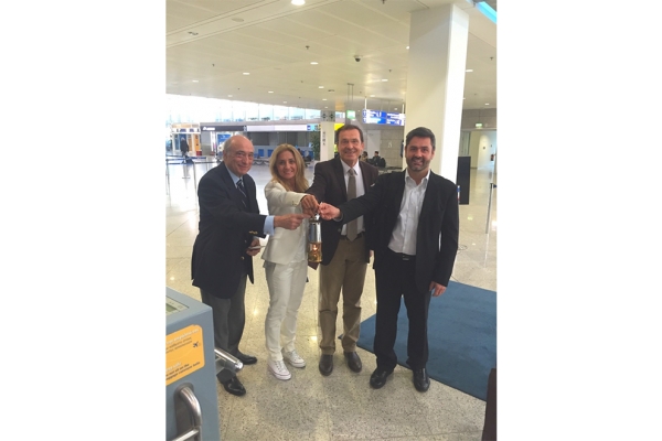 &Eta; &phi;&lambda;ό&gamma;&alpha; &tau;&omicron;&upsilon; &mu;&alpha;&rho;&alpha;&theta;&omega;&nu;ί&omicron;&upsilon; &sigma;&upsilon;&nu;&epsilon;&chi;ί&zeta;&epsilon;&iota; &tau;&omicron; &tau;&alpha;&xi;ί&delta;&iota; &tau;&eta;&sigmaf;