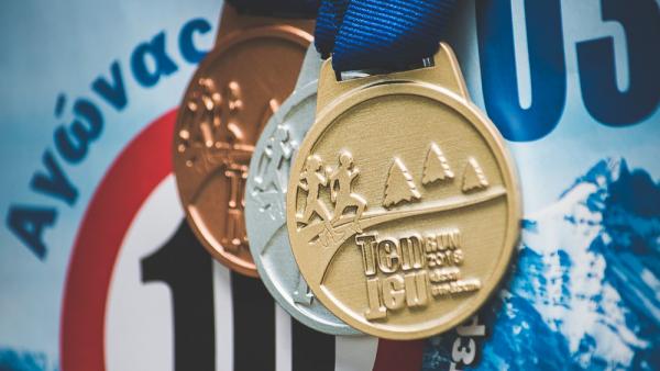 &Delta;&Epsilon;&Lambda;&Tau;&Iota;&Omicron; &Tau;&Upsilon;&Pi;&Omicron;&Upsilon; - &ldquo;Ten - &Tau;en Run&rdquo; (&Delta;έ&kappa;&alpha; &sigma;&tau;&omicron; &Delta;έ&kappa;&alpha;): &Sigma;&tau;&eta; &delta;&eta;&mu;&omicron;&sigma;&iota;ό&tau;&eta;&tau;&alpha; &tau;&omicron; &theta;έ&mu;&alpha; &tau;&omicron;&upsilon; &mu;&epsilon;&tau;&alpha;&lambda;&lambda;ί&omicron;&upsilon; &tau;&eta;&sigmaf; &phi;&epsilon;&tau;&iota;&nu;ή&sigmaf; &delta;&iota;&omicron;&rho;&gamma;ά&nu;&omega;&sigma;&eta;&sigmaf;