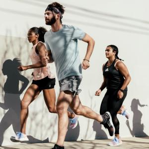 &Delta;&Epsilon;&Lambda;&Tau;&Iota;&Omicron; &Tau;&Upsilon;&Pi;&Omicron;&Upsilon; - &Tau;&alpha; &nu;έ&alpha; &chi;&rho;ώ&mu;&alpha;&tau;&alpha; &tau;&omicron;&upsilon; ULTRABOOST 19 &epsilon;ί&nu;&alpha;&iota; &epsilon;&delta;ώ!