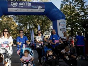 &Delta;&Epsilon;&Lambda;&Tau;&Iota;&Omicron; &Tau;&Upsilon;&Pi;&Omicron;&Upsilon; - &laquo;&Mu;&alpha;&mu;ά &Kappa;&alpha;&rho;ό&tau;&sigma;&iota;&raquo; &mu;&epsilon; &chi;&omicron;&rho;&eta;&gamma;ό &tau;&eta; &laquo;&Delta;&omega;&delta;ώ&nu;&eta;&raquo; &gamma;&iota;&alpha; 4&eta; &sigma;&upsilon;&nu;&epsilon;&chi;ή &chi;&rho;&omicron;&nu;&iota;ά