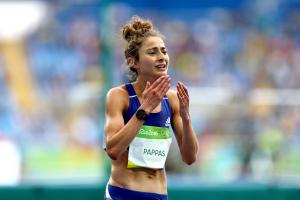 &Eta; &Alpha;&lambda;&epsilon;&xi;ί&alpha; &epsilon;&xi;&omicron;&mu;&omicron;&lambda;&omicron;&gamma;&epsilon;ί&tau;&alpha;&iota;: &laquo;&Pi;έ&tau;&upsilon;&chi;&alpha; &tau;&alpha; &pi;&iota;&omicron; ά&gamma;&rho;&iota;&alpha; ό&nu;&epsilon;&iota;&rho;ά &mu;&omicron;&upsilon; - &tau;ό&tau;&epsilon; &chi;&tau;ύ&pi;&eta;&sigma;&epsilon; &eta; &kappa;&alpha;&tau;ά&theta;&lambda;&iota;&psi;&eta;&raquo;