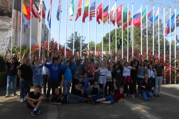 &Mu;&alpha;&theta;&eta;&tau;έ&sigmaf; &tau;&omega;&nu; &Iota;&delta;&iota;&omega;&tau;&iota;&kappa;ώ&nu; &Epsilon;&kappa;&pi;&alpha;&iota;&delta;&epsilon;&upsilon;&tau;&eta;&rho;ί&omega;&nu; &Kappa;&omega;&sigma;&tau;έ&alpha; &Gamma;&epsilon;ί&tau;&omicron;&nu;&alpha; &kappa;&alpha;&iota; &tau;&omicron;&upsilon; &Gamma;&epsilon;&rho;&mu;&alpha;&nu;&iota;&kappa;&omicron;ύ &kappa;&omicron;&lambda;&epsilon;&gamma;ί&omicron;&upsilon; Fiedrich &xi;&epsilon;&nu;&alpha;&gamma;ή&theta;&eta;&kappa;&alpha;&nu; &sigma;&tau;&omicron; &Mu;&omicron;&upsilon;&sigma;&epsilon;ί&omicron; &Mu;&alpha;&rho;&alpha;&theta;&omega;&nu;ί&omicron;&upsilon; &Delta;&rho;ό&mu;&omicron;&upsilon;