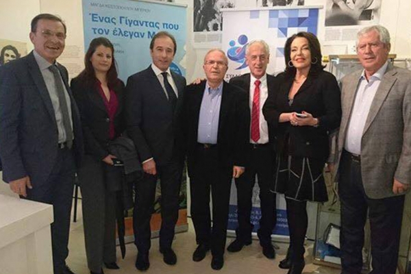 Έ&nu;&alpha; &xi;&epsilon;&chi;&omega;&rho;&iota;&sigma;&tau;ό &pi;&alpha;&rho;&alpha;&mu;ύ&theta;&iota;, &laquo;Έ&nu;&alpha;&sigmaf; &gamma;ί&gamma;&alpha;&nu;&tau;&alpha;&sigmaf; &pi;&omicron;&upsilon; &tau;&omicron;&nu; έ&lambda;&epsilon;&gamma;&alpha;&nu; &Mu;.&Pi;.&raquo;, &pi;&alpha;&rho;&omicron;&upsilon;&sigma;&iota;ά&sigma;&tau;&eta;&kappa;&epsilon; &sigma;&tau;&omicron; &Mu;&omicron;&upsilon;&sigma;&epsilon;ί&omicron; &Mu;&alpha;&rho;&alpha;&theta;&omega;&nu;ί&omicron;&upsilon; &Delta;&rho;ό&mu;&omicron;&upsilon;!