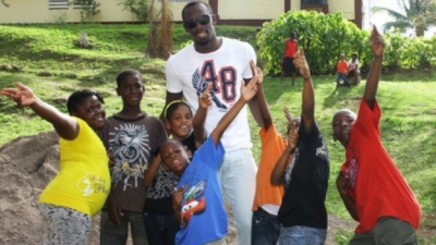 &Mu;&pi;&omicron;&lambda;&tau; &kappa;&alpha;&iota; &Phi;&rho;έ&iota;&zeta;&epsilon;&rho;-&Pi;&rho;ά&iota;&sigmaf; &mu;&omicron;ί&rho;&alpha;&zeta;&alpha;&nu; &chi;&alpha;&mu;ό&gamma;&epsilon;&lambda;&alpha; &sigma;&tau;&alpha; &pi;&alpha;&iota;&delta;&iota;ά