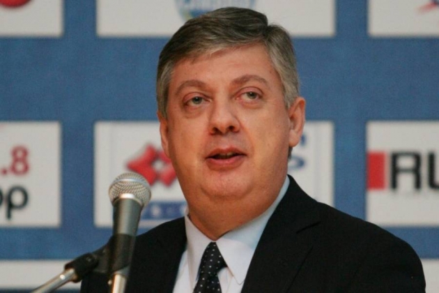 &Kappa;ώ&sigma;&tau;&alpha;&sigmaf; &Pi;&alpha;&nu;&alpha;&gamma;ό&pi;&omicron;&upsilon;&lambda;&omicron;&sigmaf;: "&Omicron; &epsilon;&lambda;&lambda;&eta;&nu;&iota;&kappa;ό&sigmaf; &sigma;&tau;ί&beta;&omicron;&sigmaf; έ&chi;&epsilon;&iota; &pi;&alpha;&rho;ό&nu; &kappa;&alpha;&iota; &mu;έ&lambda;&lambda;&omicron;&nu;"