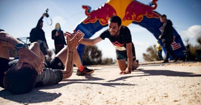 &Pi;ό&sigma;&omicron;&sigmaf; &chi;&rho;ό&nu;&omicron;&sigmaf; &pi;&iota;&sigma;&tau;&epsilon;ύ&epsilon;&iota;&sigmaf; ό&tau;&iota; &chi;&rho;&epsilon;&iota;ά&sigma;&tau;&eta;&kappa;&epsilon; &gamma;&iota;&alpha; &nu;&alpha; &phi;&tau;ά&sigma;&epsilon;&iota; &omicron; 1&omicron;&sigmaf; &sigma;&tau;&eta;&nu; &kappa;&omicron;&rho;&upsilon;&phi;ή &tau;&omicron;&upsilon; Red Bull &Sigma;&kappa;&alpha;&lambda;ά&kappa;&iota;&alpha;;