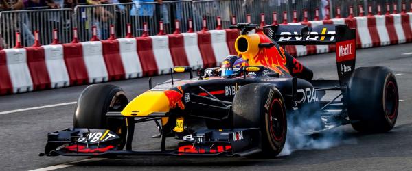 H RB7 έ&rho;&chi;&epsilon;&tau;&alpha;&iota; &nu;&alpha; &tau;&alpha;&rho;&alpha;&kappa;&omicron;&upsilon;&nu;ή&sigma;&epsilon;&iota; &tau;&eta; &Theta;&epsilon;&sigma;&sigma;&alpha;&lambda;&omicron;&nu;ί&kappa;&eta;