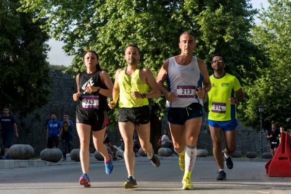 &Delta;&Epsilon;&Lambda;&Tau;&Iota;&Omicron; &Tau;&Upsilon;&Pi;&Omicron;&Upsilon; - &Sigma;&upsilon;&nu;&epsilon;&chi;ί&zeta;&omicron;&nu;&tau;&alpha;&iota; &mu;έ&chi;&rho;&iota; &tau;&eta;&nu; &Pi;&alpha;&rho;&alpha;&sigma;&kappa;&epsilon;&upsilon;ή 27 &Alpha;&pi;&rho;&iota;&lambda;ί&omicron;&upsilon; &omicron;&iota; &epsilon;&gamma;&gamma;&rho;&alpha;&phi;έ&sigmaf; &gamma;&iota;&alpha; &tau;&omicron;&nu; 3&omicron; &Nu;&upsilon;&chi;&tau;&epsilon;&rho;&iota;&nu;ό &Eta;&mu;&iota;&mu;&alpha;&rho;&alpha;&theta;ώ&nu;&iota;&omicron; &Delta;&rho;ό&mu;&omicron; "Ioannina 3rd Night Half Marathon"