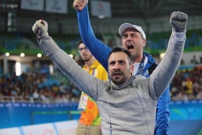 &Rho;&Iota;&Omicron; 2016: &Alpha;&sigma;&eta;&mu;έ&nu;&iota;&omicron; &mu;&epsilon;&tau;ά&lambda;&lambda;&iota;&omicron; &omicron; &Tau;&rho;&iota;&alpha;&nu;&tau;&alpha;&phi;ύ&lambda;&lambda;&omicron;&upsilon; &sigma;&tau;&eta;&nu; &sigma;&pi;ά&theta;&eta;