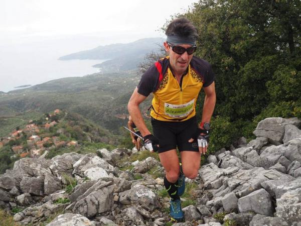 &Delta;&Epsilon;&Lambda;&Tau;&Iota;&Omicron; &Tau;&Upsilon;&Pi;&Omicron;&Upsilon; - &Sigma;&tau;&eta;&nu; &Kappa;&alpha;&rho;&delta;&alpha;&mu;ύ&lambda;&eta; &xi;&epsilon;&kappa;ί&nu;&eta;&sigma;&epsilon; &tau;&omicron; &epsilon;&lambda;&lambda;&eta;&nu;&iota;&kappa;ό &pi;&rho;&omega;&tau;ά&theta;&lambda;&eta;&mu;&alpha; Skyrunner Greece Series