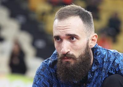 &Sigma;&tau;&omicron;&nu; Ά&gamma;&iota;&omicron; &Nu;&iota;&kappa;ό&lambda;&alpha;&omicron; &tau;&omicron; &mu;&epsilon;&gamma;ά&lambda;&omicron; &pi;&rho;&omicron;&pi;&omicron;&nu;&eta;&tau;&iota;&kappa;ό &kappa;&alpha;&mu;&pi; &tau;&eta;&sigmaf; &omicron;&mu;&omicron;&sigma;&pi;&omicron;&nu;&delta;ί&alpha;&sigmaf;