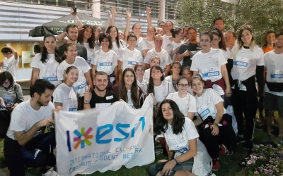 &Delta;&Epsilon;&Lambda;&Tau;&Iota;&Omicron; &Tau;&Upsilon;&Pi;&Omicron;&Upsilon; -  &Phi;&omicron;&iota;&tau;&eta;&tau;έ&sigmaf; &tau;&omicron;&upsilon; Erasmus Student Network &alpha;&pi;ό &epsilon;&nu;&nu;&iota;ά &chi;ώ&rho;&epsilon;&sigmaf; &gamma;&nu;ώ&rho;&iota;&sigma;&alpha;&nu; &kappa;&alpha;&iota; &alpha;&pi;ό&lambda;&alpha;&upsilon;&sigma;&alpha;&nu; &tau;&omicron;&nu; &laquo;&Nu;&upsilon;&chi;&tau;&epsilon;&rho;&iota;&nu;ό&raquo;!