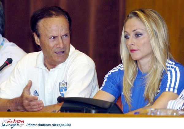 &Omicron; &sigma;&pi;&omicron;&upsilon;&delta;&alpha;ί&omicron;&sigmaf; &Beta;&alpha;&sigma;ί&lambda;&eta;&sigmaf; &Kappa;&omicron;&kappa;ό&lambda;&eta;&sigmaf; έ&phi;&upsilon;&gamma;&epsilon; &alpha;&pi;ό &tau;&eta; &zeta;&omega;ή