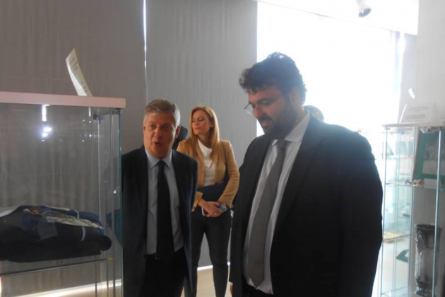 &Omicron; &nu;έ&omicron;&sigmaf; &Upsilon;&pi;&omicron;&upsilon;&rho;&gamma;ό&sigmaf; &Alpha;&theta;&lambda;&eta;&tau;&iota;&sigma;&mu;&omicron;ύ &kappa;&omicron;&sigmaf; &Gamma;&iota;ώ&rho;&gamma;&omicron;&sigmaf; &Beta;&alpha;&sigma;&iota;&lambda;&epsilon;&iota;ά&delta;&eta;&sigmaf; &mu;&alpha;&zeta;ί &mu;&epsilon; &tau;&omicron;&nu; &Pi;&rho;ό&epsilon;&delta;&rho;&omicron; &tau;&omicron;&upsilon; &Sigma;&Epsilon;&Gamma;&Alpha;&Sigma; &kappa;&omicron; &Kappa;ώ&sigma;&tau;&alpha; &Pi;&alpha;&nu;&alpha;&gamma;ό&pi;&omicron;&upsilon;&lambda;&omicron; &epsilon;&pi;&iota;&sigma;&kappa;έ&phi;&tau;&eta;&kappa;&alpha;&nu; &tau;&omicron; &Mu;&omicron;&upsilon;&sigma;&epsilon;ί&omicron; &Mu;&alpha;&rho;&alpha;&theta;&omega;&nu;ί&omicron;&upsilon; &Delta;&rho;ό&mu;&omicron;&upsilon;