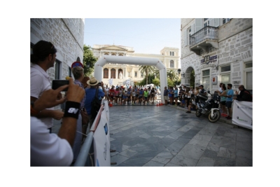 &Mu;&epsilon;&tau;&alpha;&gamma;&omega;&nu;&iota;&sigma;&tau;&iota;&kappa;ό &delta;&epsilon;&lambda;&tau;ί&omicron; &tau;ύ&pi;&omicron;&upsilon; 2&omicron; Syros Half Marathon "&Sigma;&tau;&omicron; &delta;&rho;ό&mu;&omicron; &tau;&omicron;&upsilon; &Delta;&eta;&mu;ή&tau;&rho;&iota;&omicron;&upsilon; &Beta;&iota;&kappa;έ&lambda;&alpha; &gamma;&iota;&alpha; &tau;&eta; &Sigma;ύ&rho;&omicron;"