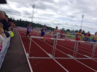 &Epsilon;&sigma;&kappa;&iota;&lambda;&sigma;&tau;&omicron;ύ&nu;&alpha; 2015: &Omicron; &Tau;&sigma;&omicron;ύ&gamma;&iota;&alpha;&sigmaf; &pi;&rho;&omicron;&kappa;&rho;ί&theta;&eta;&kappa;&epsilon; &sigma;&tau;&omicron;&nu; &eta;&mu;&iota;&tau;&epsilon;&lambda;&iota;&kappa;ό &tau;&omega;&nu; 110 &mu;. &epsilon;&mu;&pi;.