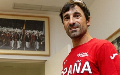 &Omicron; "&Pi;&alpha;&pi;&pi;&omicron;ύ&sigmaf;" &tau;&omicron;&upsilon; &Pi;&alpha;&gamma;&kappa;&omicron;&sigma;&mu;ί&omicron;&upsilon; &beta;&alpha;&delta;ί&zeta;&epsilon;&iota; &alpha;&kappa;ό&mu;&alpha;