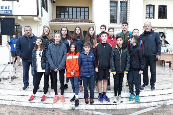 &Delta;&Epsilon;&Lambda;&Tau;&Iota;&Omicron; &Tau;&Upsilon;&Pi;&Omicron;&Upsilon; - &Mu;&epsilon;&gamma;ά&lambda;&eta; &sigma;&upsilon;&mu;&mu;&epsilon;&tau;&omicron;&chi;ή, &kappa;&alpha;&lambda;έ&sigmaf; &epsilon;&mu;&phi;&alpha;&nu;ί&sigma;&epsilon;&iota;&sigmaf; &kappa;&alpha;&iota; 8 &mu;&epsilon;&tau;ά&lambda;&lambda;&iota;&alpha; &gamma;&iota;&alpha; &tau;&omicron;&upsilon;&sigmaf; &Beta;&epsilon;&rho;&omicron;&iota;ώ&tau;&epsilon;&sigmaf; &tau;&omicron;&upsilon; &sigma;&tau;ί&beta;&omicron;&upsilon; &sigma;&tau;&eta; &Mu;&epsilon;&lambda;ί&kappa;&eta;