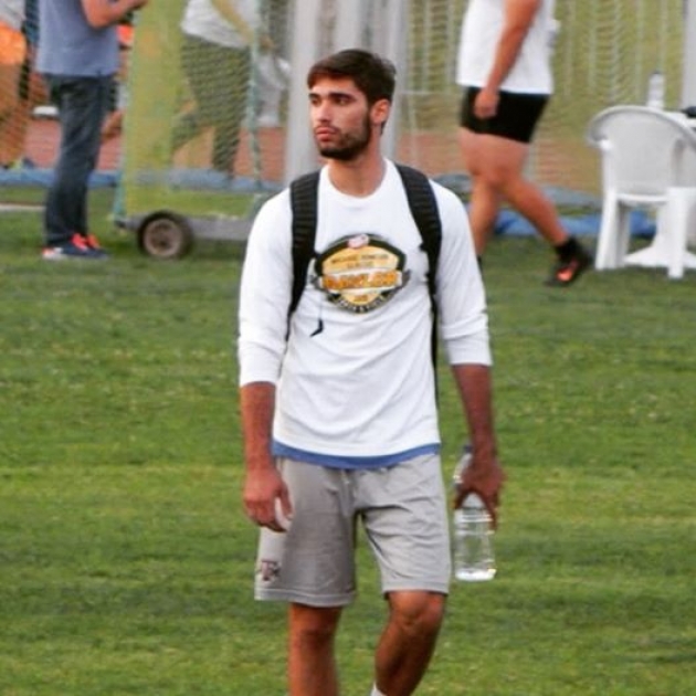 &Epsilon;&sigma;&kappa;&iota;&lambda;&sigma;&tau;&omicron;ύ&nu;&alpha; 2015: &Omicron; &Kappa;&upsilon;&rho;&iota;&alpha;&zeta;ή&sigmaf;...&kappa;&omicron;&iota;&tau;ά&zeta;&epsilon;&iota; &sigma;&tau;&alpha; 75 &mu;έ&tau;&rho;&alpha;