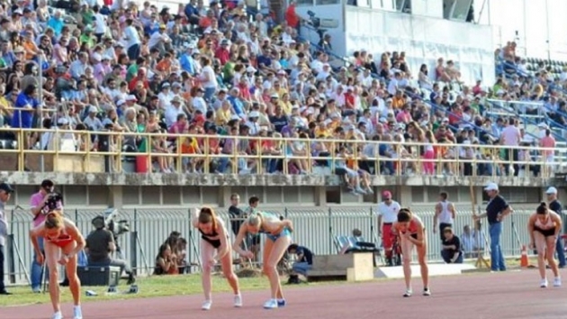 &laquo;&Pi;&alpha;&pi;&alpha;&phi;&lambda;έ&sigma;&sigma;&epsilon;&iota;&alpha;&raquo;. &Omicron;&iota; &sigma;&upsilon;&mu;&mu;&epsilon;&tau;&omicron;&chi;έ&sigmaf;