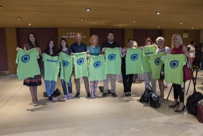 &Delta;&Epsilon;&Lambda;&Tau;&Iota;&Omicron; &Tau;&Upsilon;&Pi;&Omicron;&Upsilon; - &Mu;&iota;&alpha; ό&mu;&omicron;&rho;&phi;&eta; &beta;&rho;&alpha;&delta;&iota;ά &gamma;&iota;&alpha; &tau;&omicron;&upsilon;&sigmaf; &epsilon;&theta;&epsilon;&lambda;&omicron;&nu;&tau;έ&sigmaf; &tau;&omicron;&upsilon; &Gamma;ύ&rho;&omicron;&upsilon; &Lambda;ί&mu;&nu;&eta;&sigmaf; &Iota;&omega;&alpha;&nu;&nu;ί&nu;&omega;&nu;