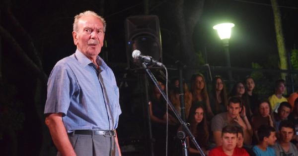 Έ&phi;&upsilon;&gamma;&epsilon; &alpha;&pi;ό &tau;&eta; &zeta;&omega;ή &omicron; &Kappa;ώ&sigma;&tau;&alpha;&sigmaf; &Zeta;&omicron;&lambda;ώ&tau;&alpha;&sigmaf; - "Έ&gamma;&epsilon;&iota;&rho;&epsilon;" &sigma;&tau;&eta;&nu; &alpha;&gamma;&kappa;&alpha;&lambda;&iota;ά &tau;&omicron;&upsilon; &Omicron;&lambda;ύ&mu;&pi;&omicron;&upsilon;