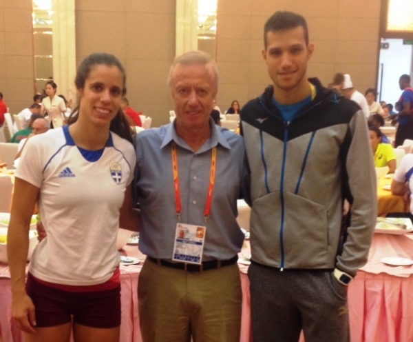 &Pi;&epsilon;&kappa;ί&nu;&omicron; 2015: &Sigma;&epsilon; &rho;&upsilon;&theta;&mu;ό &pi;&rho;&omicron;&sigma;&alpha;&rho;&mu;&omicron;&gamma;ή&sigmaf; &omicron;&iota; &Epsilon;&lambda;&lambda;&eta;&nu;&epsilon;&sigmaf; &alpha;&theta;&lambda;&eta;&tau;έ&sigmaf; (&Phi;&Omega;&Tau;&Omicron;&Gamma;&Rho;&Alpha;&Phi;&Iota;&Epsilon;&Sigma;)