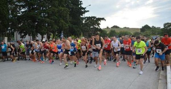 &Alpha;&upsilon;&lambda;&alpha;ί&alpha; έ&pi;&epsilon;&sigma;&epsilon; &sigma;&tau;&omicron;&nu; 6&omicron; &Alpha;&gamma;ώ&nu;&alpha; &Delta;&rho;ό&mu;&omicron;&upsilon; ''&Tau;&omicron; &Pi;έ&rho;&alpha;&sigma;&mu;&alpha; &tau;&omicron;&upsilon; &Alpha;&pi;&omicron;&sigma;&tau;ό&lambda;&omicron;&upsilon; &Pi;&alpha;ύ&lambda;&omicron;&upsilon;" &mu;&epsilon; &tau;&eta;&nu; &beta;&rho;ά&beta;&epsilon;&upsilon;&sigma;&eta; ό&lambda;&omega;&nu; &tau;&omega;&nu; &theta;&epsilon;&sigma;&mu;&iota;&kappa;ώ&nu; &phi;&omicron;&rho;έ&omega;&nu; &pi;&omicron;&upsilon; &sigma;&upsilon;&nu;έ&beta;&alpha;&lambda;&alpha;&nu; &sigma;&tau;&eta;&nu; &epsilon;&pi;&iota;&tau;&upsilon;&chi;ί&alpha; &tau;&omicron;&upsilon;