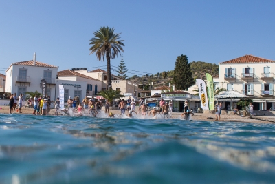 &Delta;&Epsilon;&Lambda;&Tau;&Iota;&Omicron; &Tau;&Upsilon;&Pi;&Omicron;&Upsilon; - &laquo;Swim Around Spetses&raquo;: &Mu;&epsilon; &alpha;&pi;ό&lambda;&upsilon;&tau;&eta; &epsilon;&pi;&iota;&tau;&upsilon;&chi;ί&alpha; &omicron;&lambda;&omicron;&kappa;&lambda;&eta;&rho;ώ&theta;&eta;&kappa;&epsilon; &omicron; &pi;&rho;ώ&tau;&omicron;&sigmaf; &phi;&iota;&lambda;&alpha;&nu;&theta;&rho;&omega;&pi;&iota;&kappa;ό&sigmaf; &kappa;&omicron;&lambda;&upsilon;&mu;&beta;&eta;&tau;&iota;&kappa;ό&sigmaf; &laquo;&Gamma;ύ&rho;&omicron;&sigmaf; &tau;&omega;&nu; &Sigma;&pi;&epsilon;&tau;&sigma;ώ&nu;&raquo;