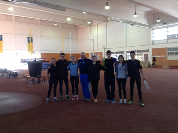 &Mu;&iota;&alpha; &epsilon;&beta;&delta;&omicron;&mu;ά&delta;&alpha; &gamma;&epsilon;&mu;ά&tau;&eta; &epsilon;&iota;&kappa;ό&nu;&epsilon;&sigmaf; &kappa;&alpha;&iota; &epsilon;&mu;&pi;&epsilon;&iota;&rho;ί&epsilon;&sigmaf; (&Beta;&Iota;&Nu;&Tau;&Epsilon;&Omicron;)