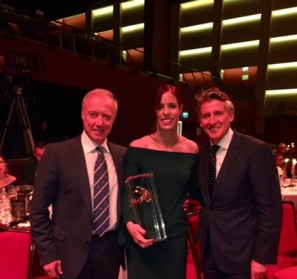 "&Chi;&alpha;ί&rho;&omicron;&mu;&alpha;&iota; &pi;&alpha;&rho;ά &pi;&omicron;&lambda;ύ &pi;&omicron;&upsilon; &epsilon;ί&mu;&alpha;&iota; &eta; &pi;&rho;ώ&tau;&eta; &Epsilon;&lambda;&lambda;&eta;&nu;ί&delta;&alpha; &pi;&omicron;&upsilon; &kappa;&epsilon;&rho;&delta;ί&zeta;&epsilon;&iota; &alpha;&upsilon;&tau;ό &tau;&omicron; &beta;&rho;&alpha;&beta;&epsilon;ί&omicron;"